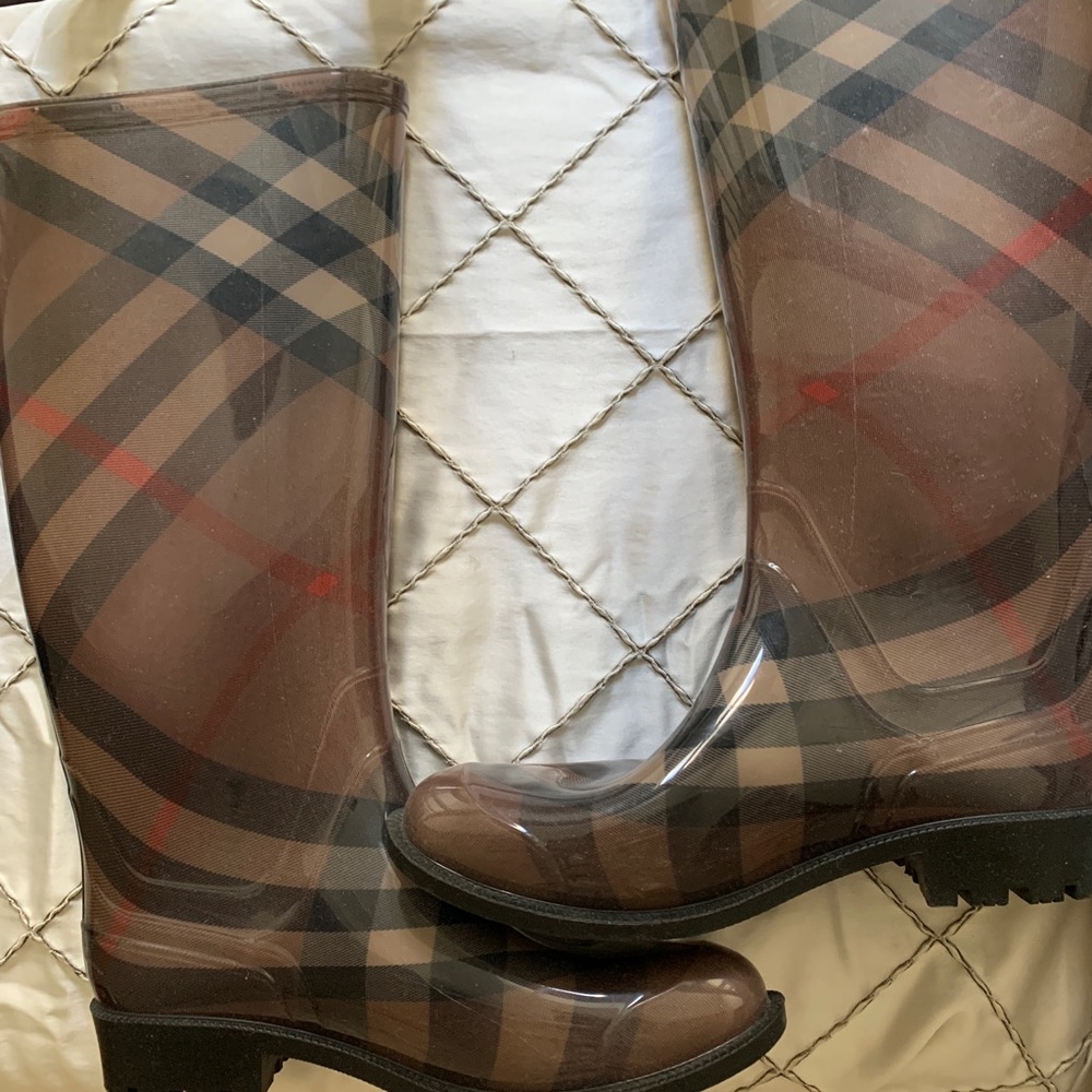 Authentic Burberry Rain boots- LIKE NEW! Size 7